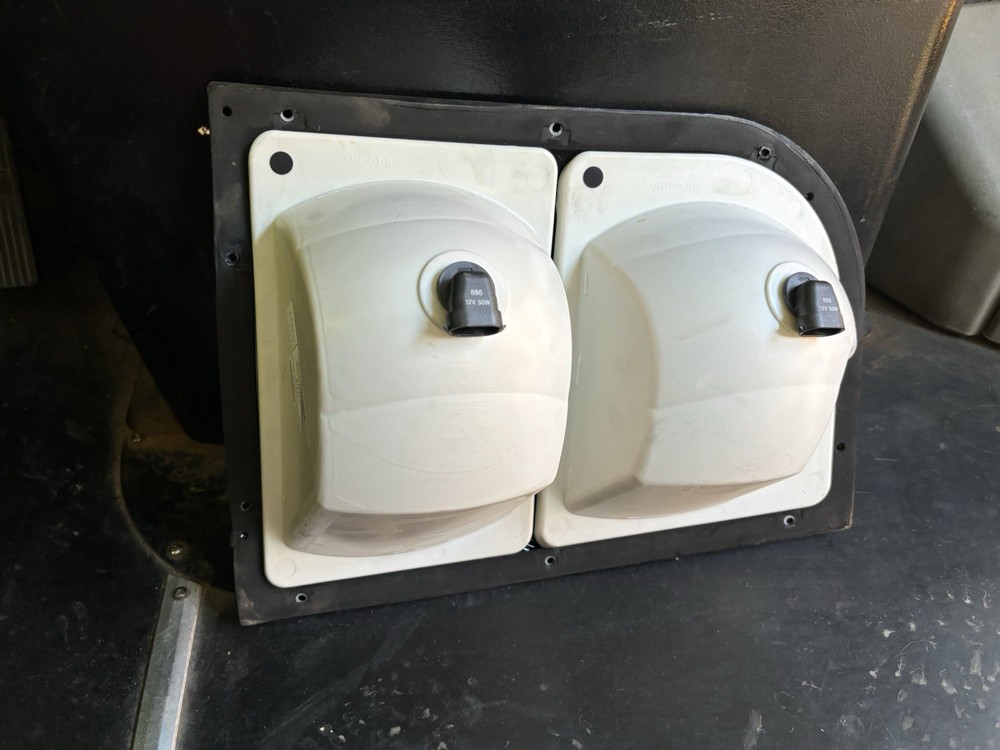 Used Thomas C2 Front Passenger Warning Light Assembly TBB117418