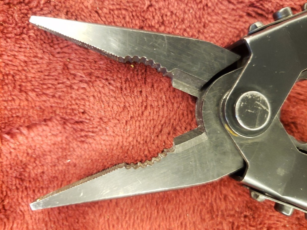 🔪 Gerber Multi Tool Black Needlenose MP600