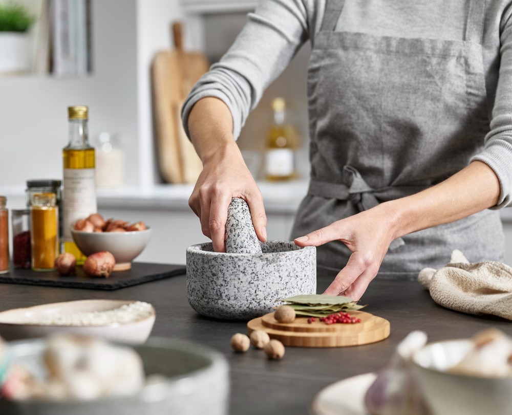 Dash Pestle & Mortar with Bamboo Lid