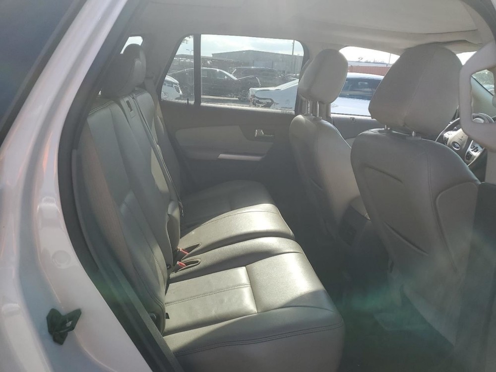 EDGE 2013 Glove Box 4970316