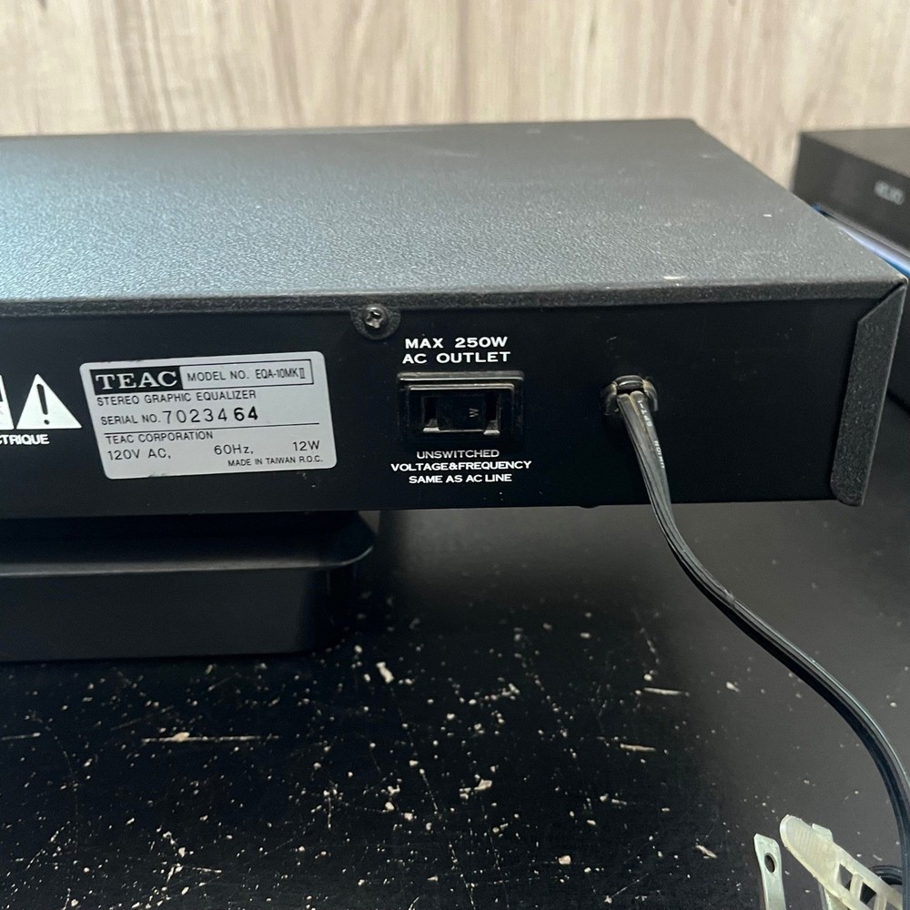 TEAC EQA-10MKII Graphic Equalizer Powers On
