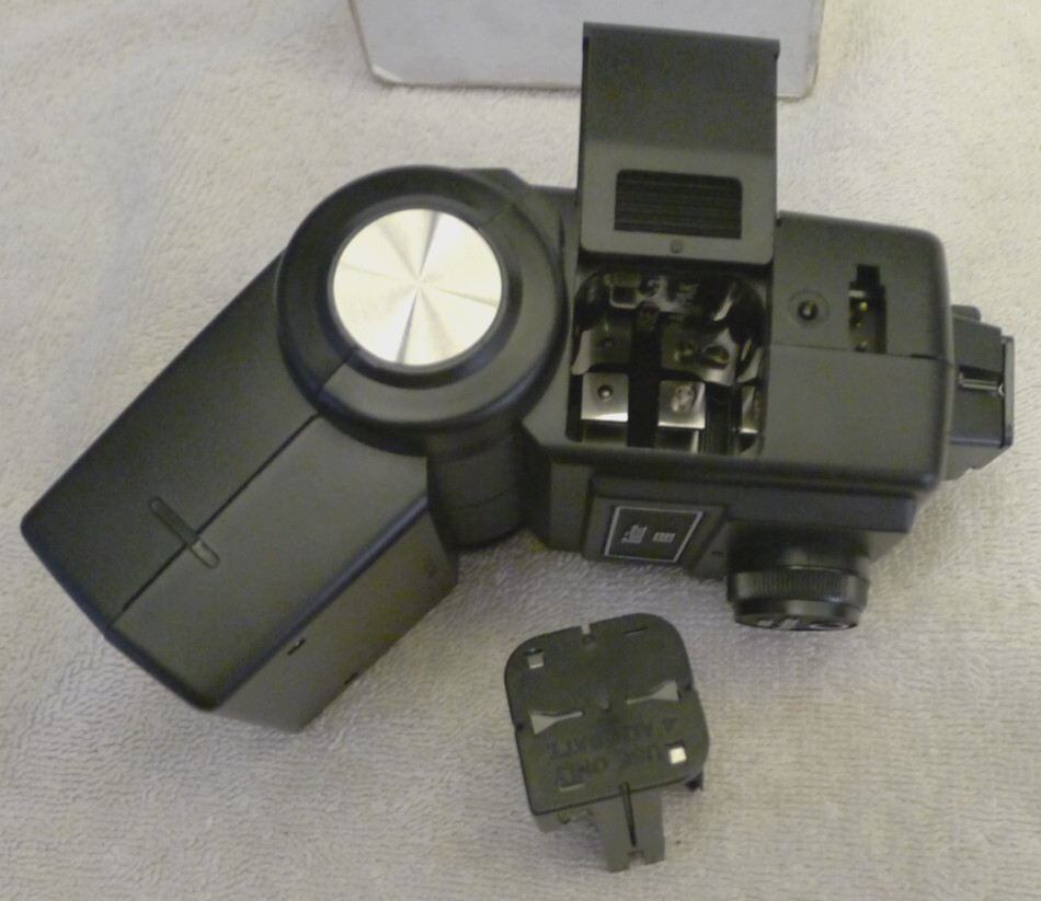 Vivitar 283 Auto Thyristor Electronic Shoe Mount Directional Flash - TESTED B