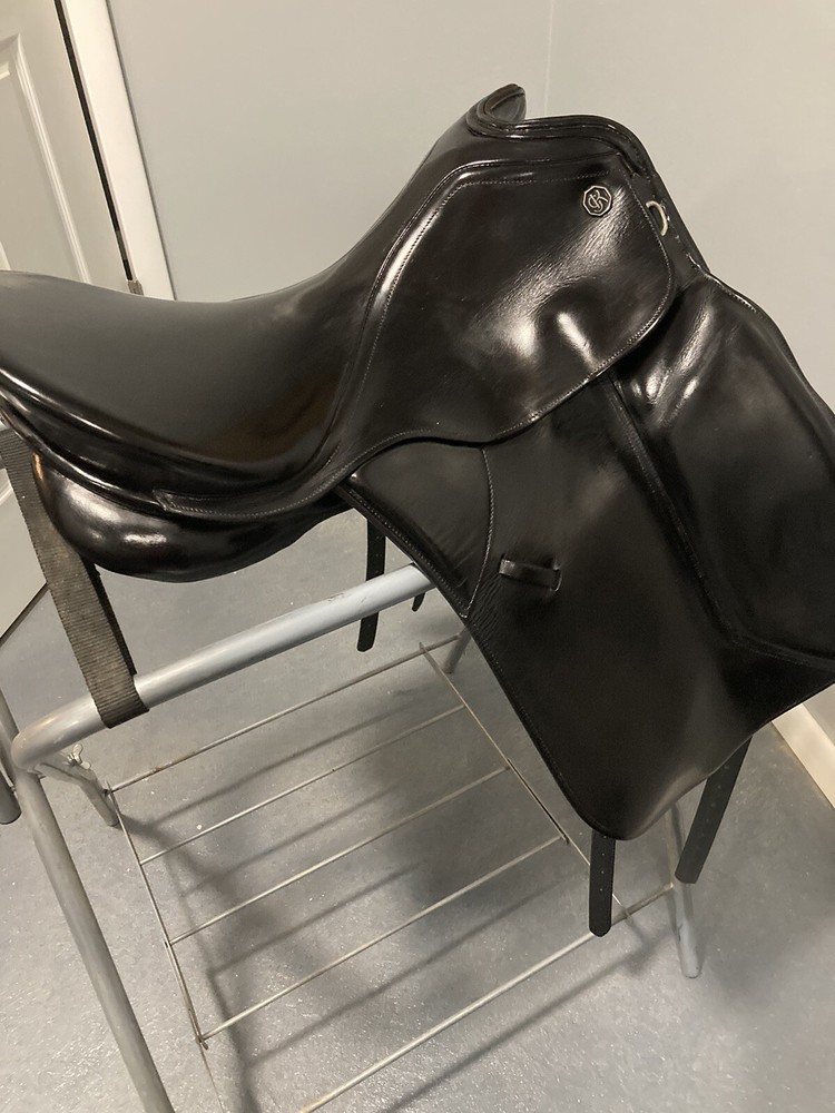 Kieffer Munchen dressage saddle 17” Med Tree