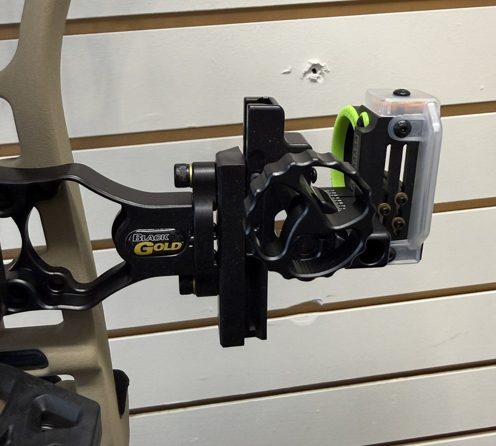 Bear Archery Compound Bow With ADAPT Cam System (A1G011659)