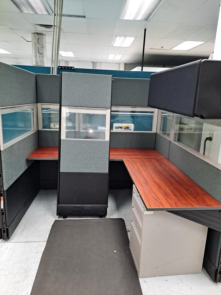 Cubicle desk