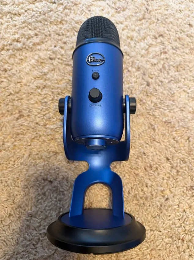 Logitech Blue Yeti USB Microphone – Midnight Blue