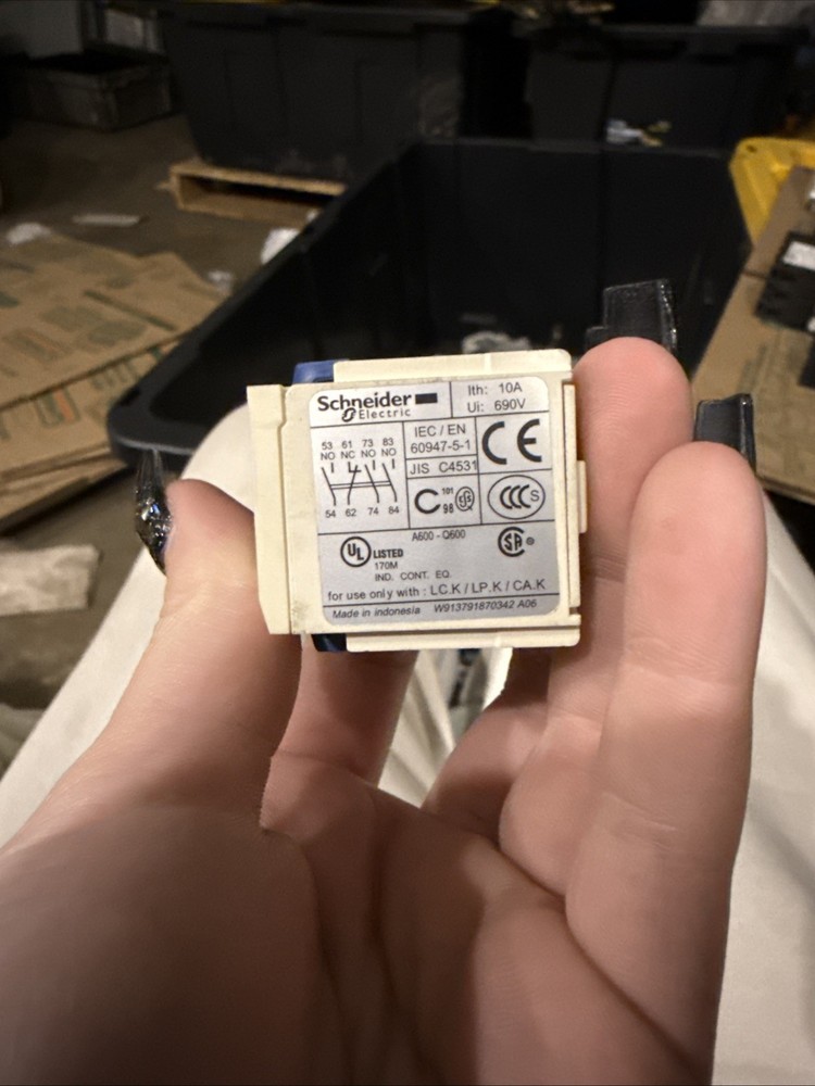 Schneider Electric auxiliary contact block