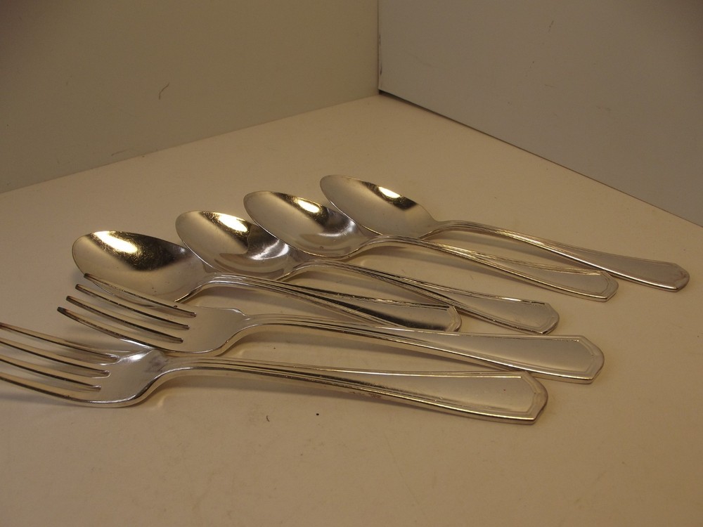 Oneida Silver Plate - INN CLASSIC - 2 Forks & 4 teaspoons