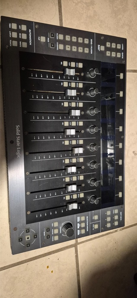 UF8 Advanced DAW Controller