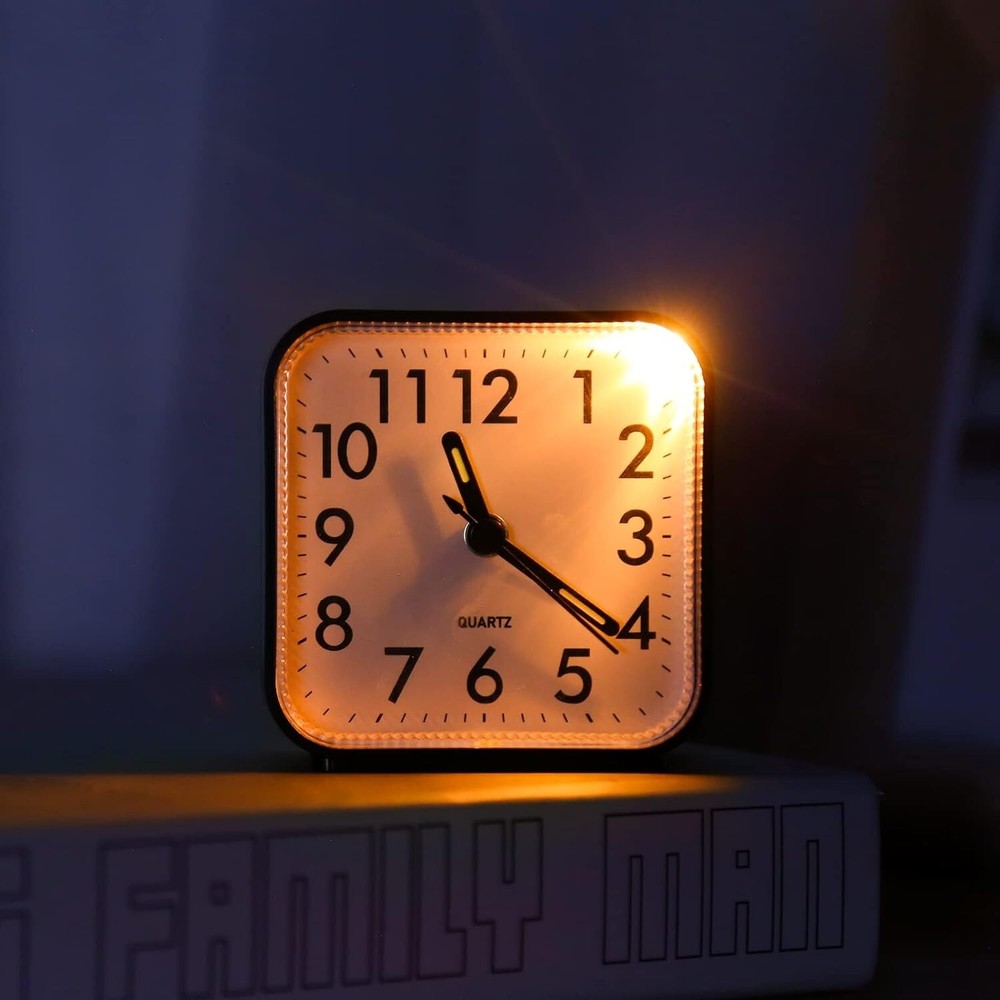 JXTZ Analog Alarm Clock, Silent Non Ticking Bedside Clock Battery Powered