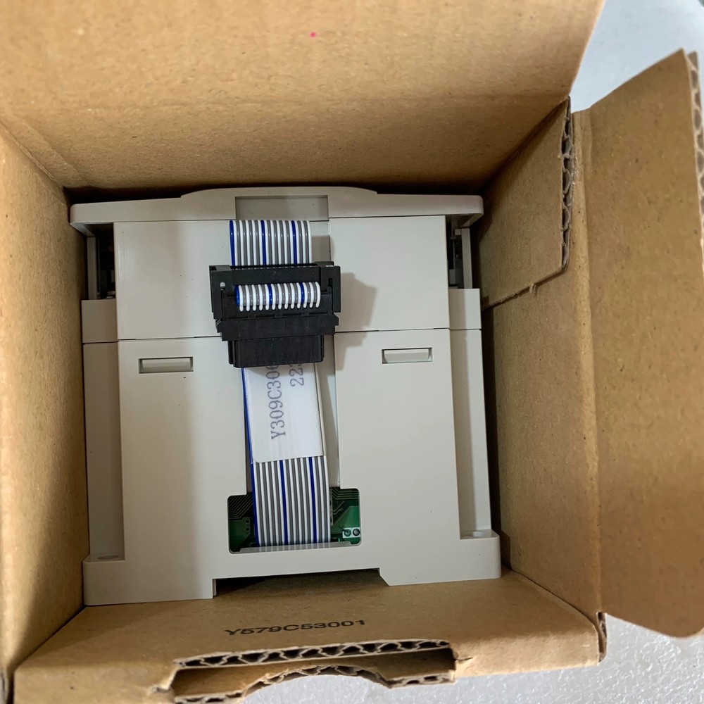 1pc Mitsubishi FX2N-8EYR New Programmable Controller