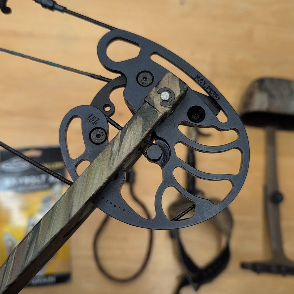 Bowtech TomKat 2008 70lb 28" Draw Compound Bow - Loaded Hunting Pkg - LH Left!