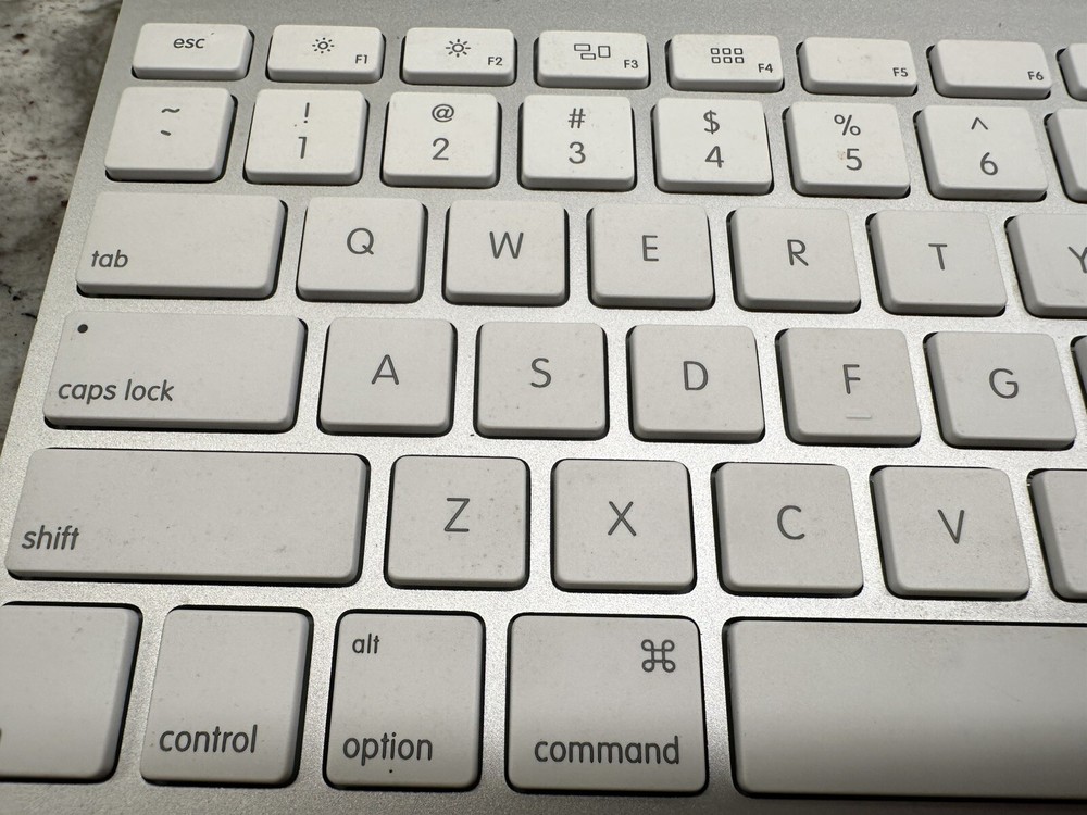 Genuine Apple Wireless Bluetooth Keyboard Model A1314