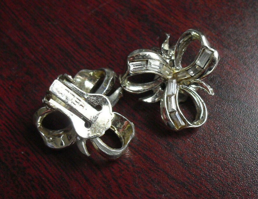 Vintage Pell Marked Silver Tone Rhinestone Bow Shape Clip On Earrings