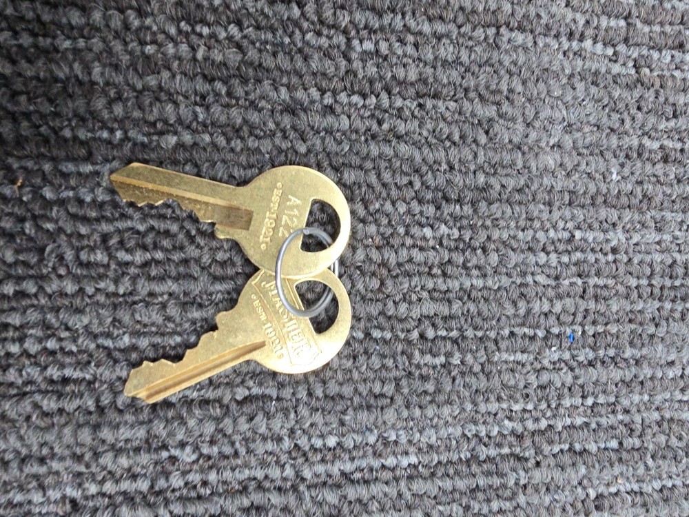 MASTER LOCK 5KA: Keyed Padlock 15/16" Rectangle Silver