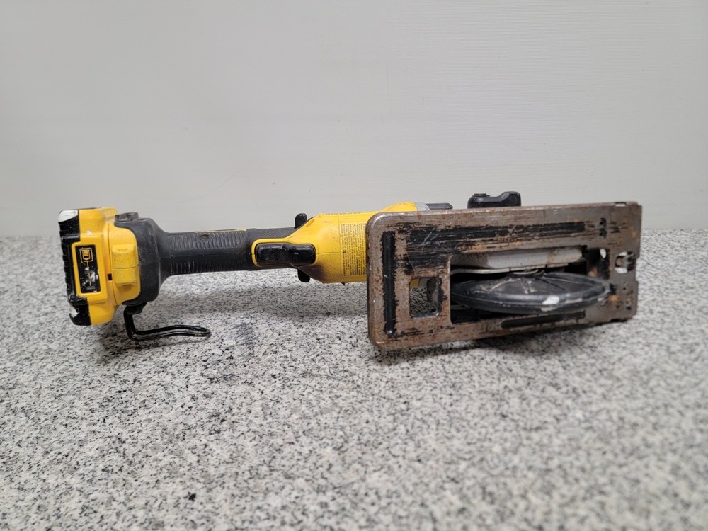 DEWALT DCS571 Atomic 20V MAX 4-1/2 inch Compact Circular Saw Kit