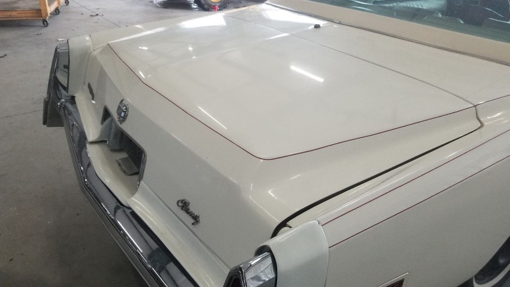 1977 CADILLAC ELDORADO BIARRITZ COMPLETE REAR TRUNK DECKLID ASSEMBLY WHITE