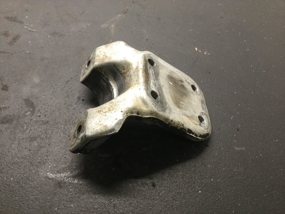 CAT 3208 Engine Mount - Used | P/N DOHA6096M