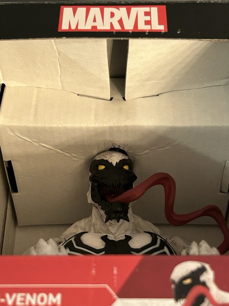 Anti-Venom Marvel Controller Holder Stand for PS5 Xbox Phone – Cableguys Figure