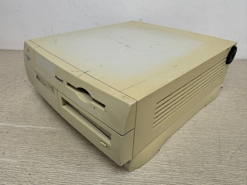 Power Macintosh 7500/100 M9379 Computer (no power)
