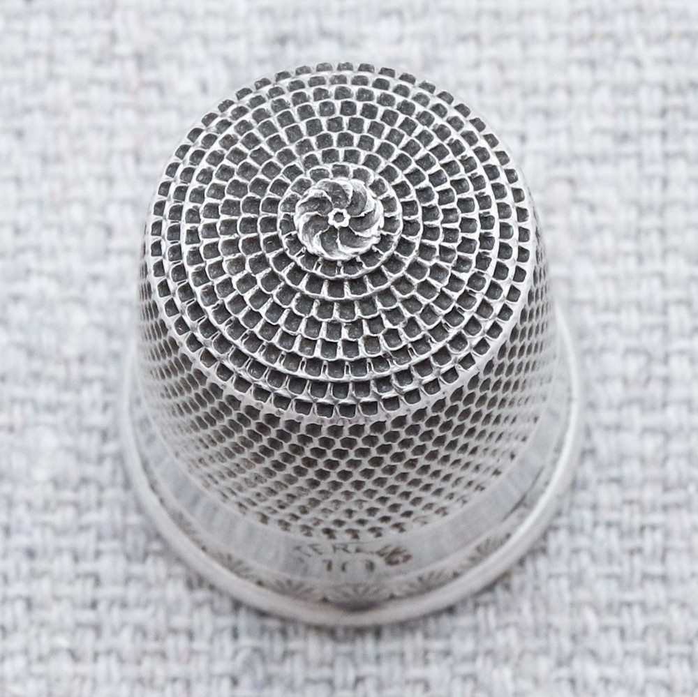 Vintage Sterling Silver Thimble Shell & Band Border Size 10