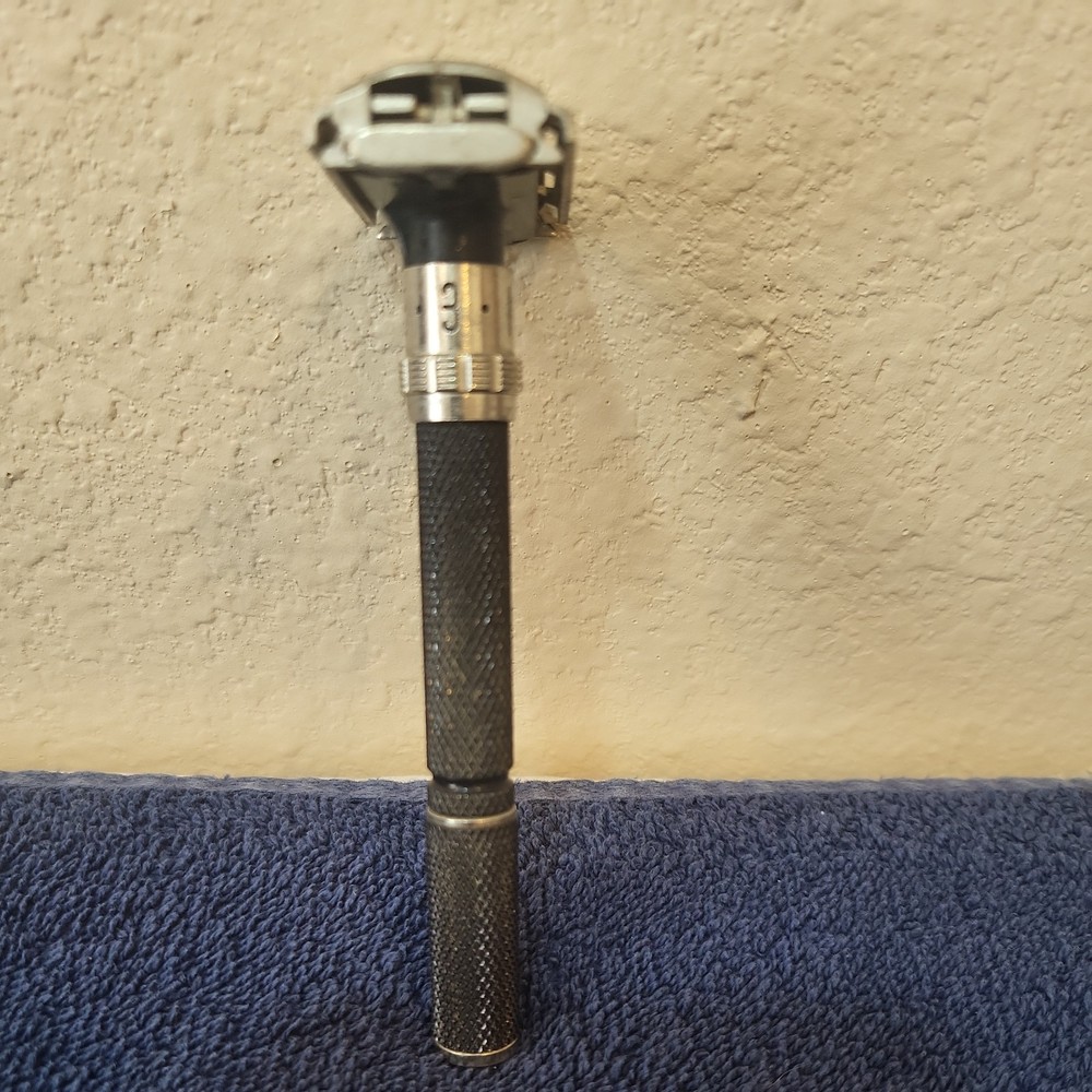 1983 Gillette Super Adjustable TTO Double Edge Safety Razor Date Code D1