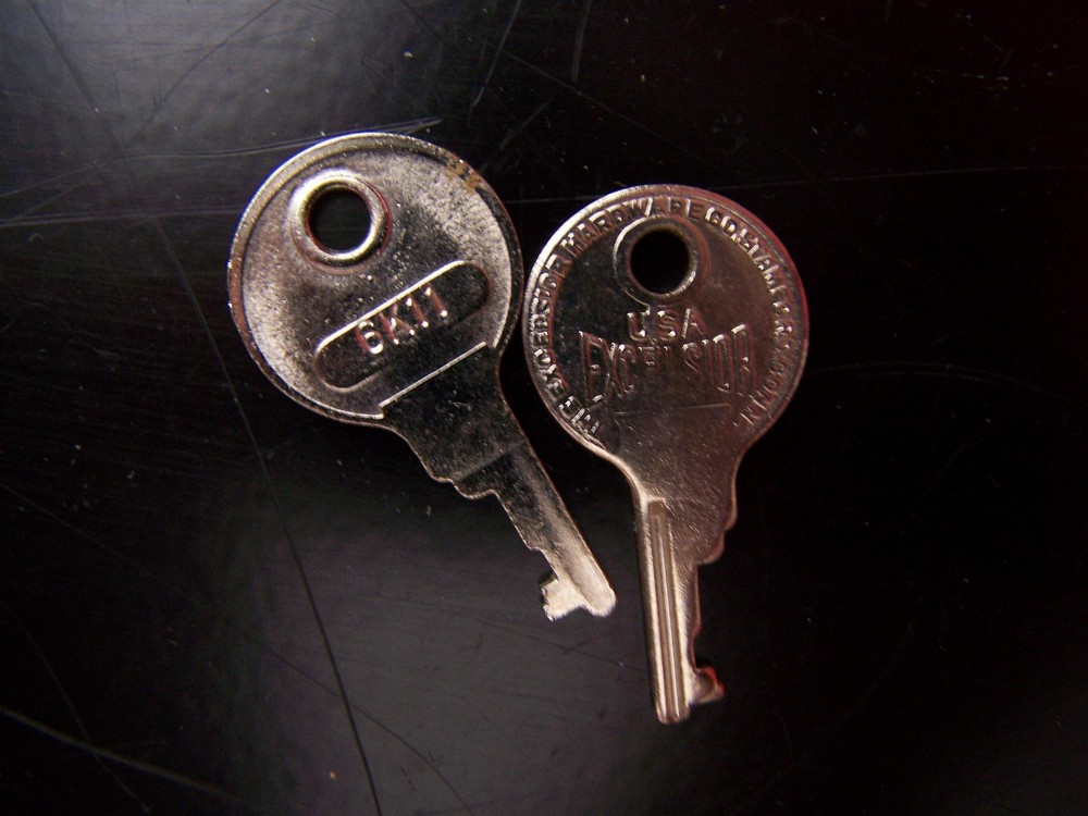 HARMONY GUITAR HARD CASE KEY