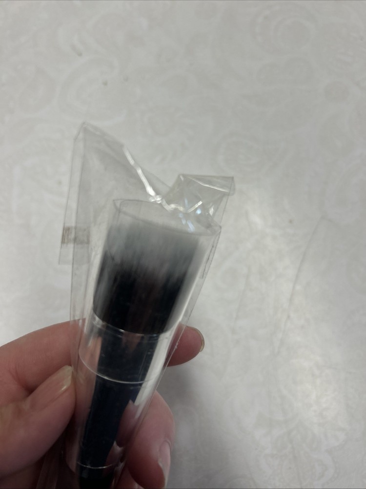 BECCA Face Foundation Makeup Brush • NEW SEALED PACKAGE