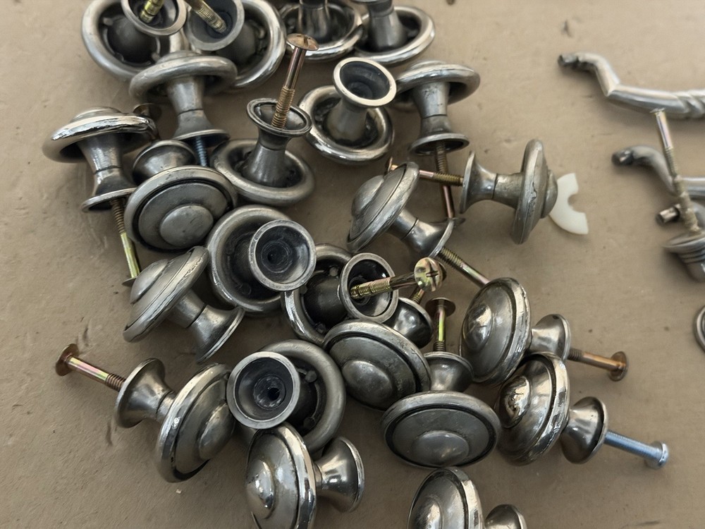 Kitchen Silver high-end used Metal Drawer Pulls, Knobs, Backplates Screws Lot