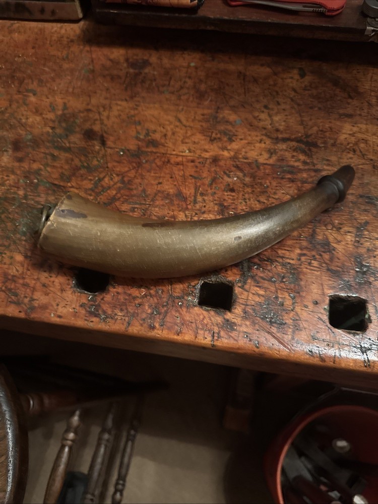 Nice Medium Size 19th Century New England Powder Horn