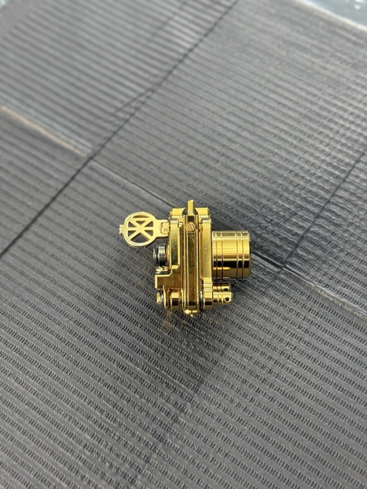 Dan Kubin V7 All Gold