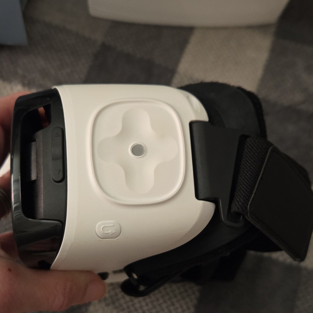 Samsung Gear VR Smartphone VR Headset Powered by Oculus Micro USB