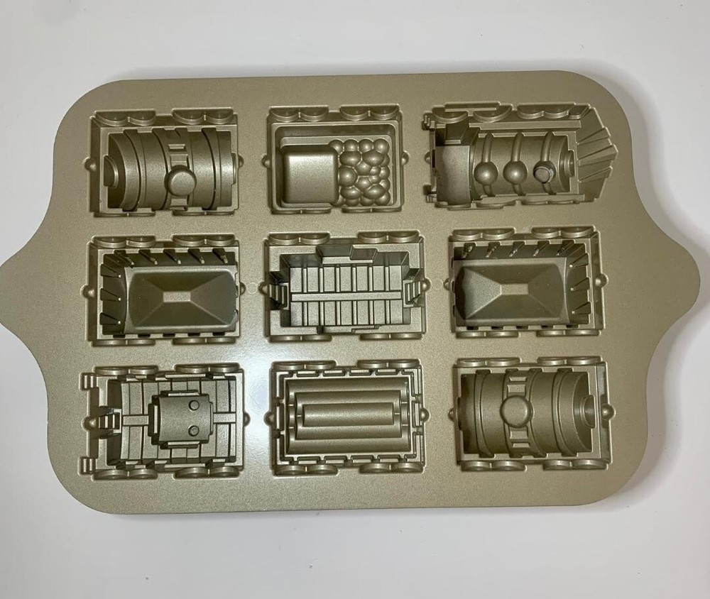 William Sonoma Nordic Ware Train Cake Pan Baking Mold Baking Pan