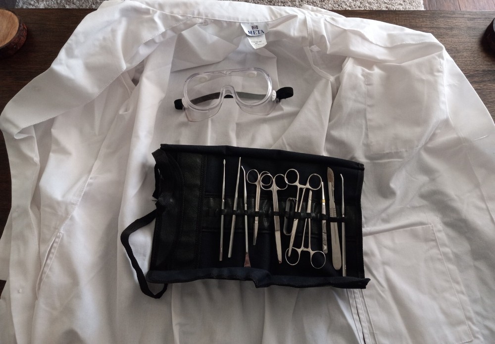 Medium White Lab Coat, Lab Goggles, & Lab Dissection Kit