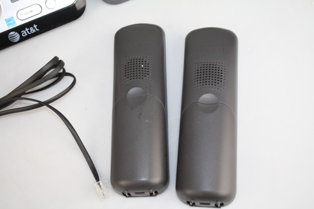 AT&T EL52300 Dect 6.0 Digital Answering System 2 Handsets