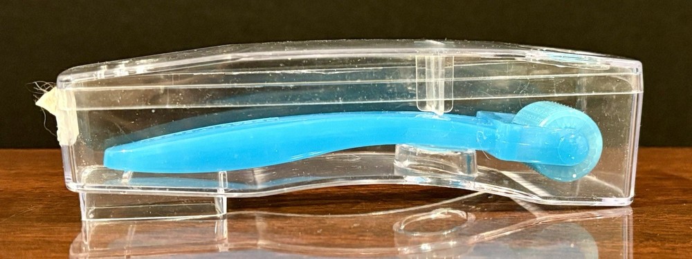 Rodan+Fields Anti-Age AMP MD Roller, Case.