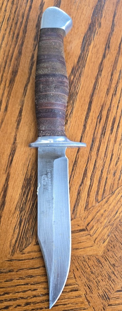 4 Hunting and Survival Knives