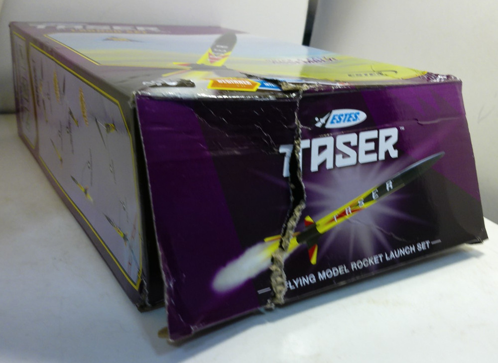 Estes 1491 Taser Flying Model Rocket Launch Set - BOX DAMAGE