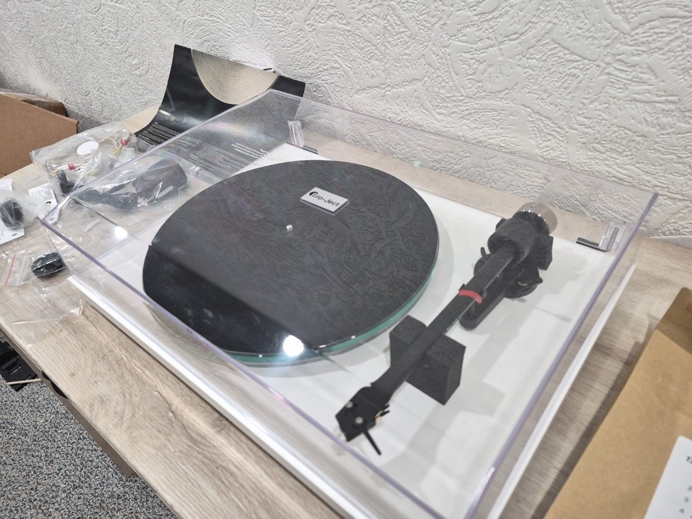 Pro-Ject - T2 Turntable - Satin White