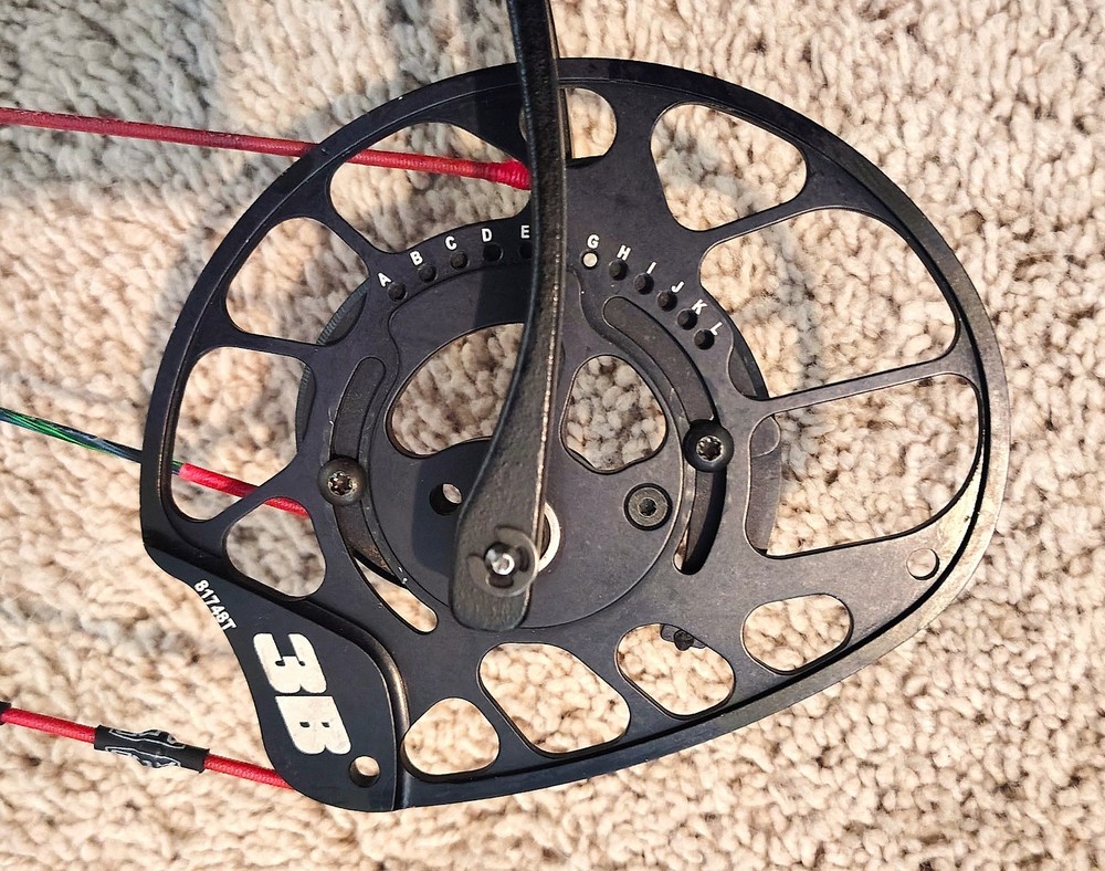 PSE DRIVE 3B COMPOUND BOW RIGHT HANDED WITH ACCESSORIES