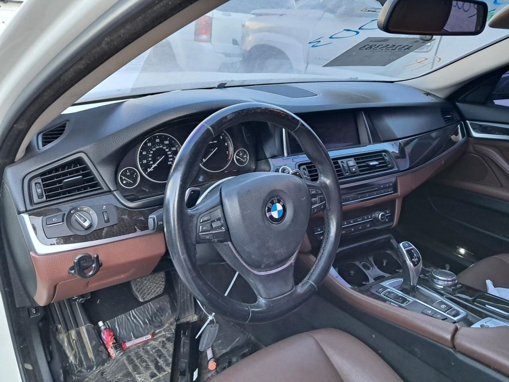 528I 2016 Glove Box 4864248
