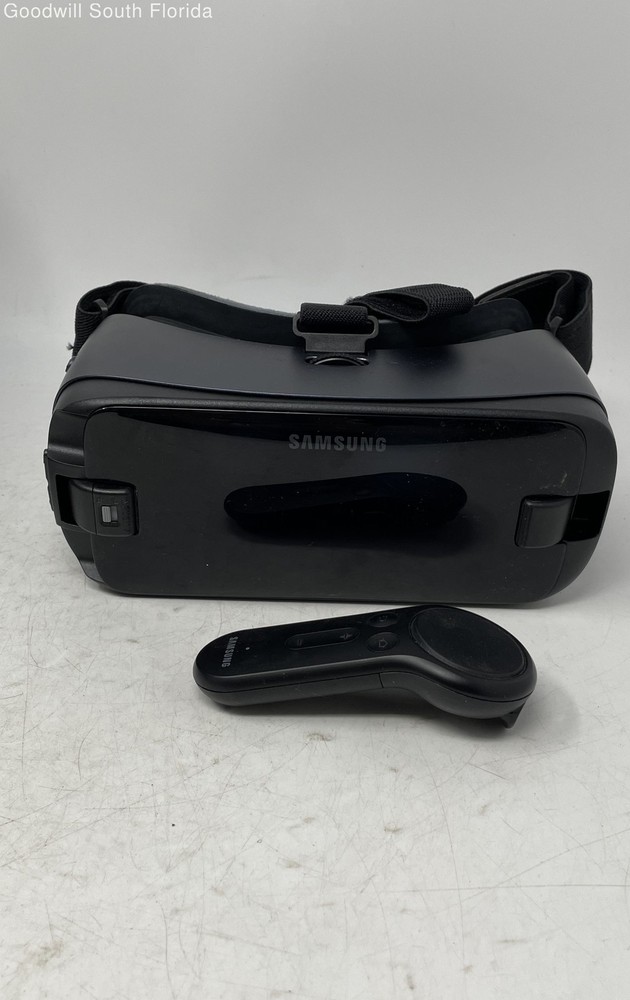 Samsung Gear Black Smartphone VR Headset With Controller Not Tested