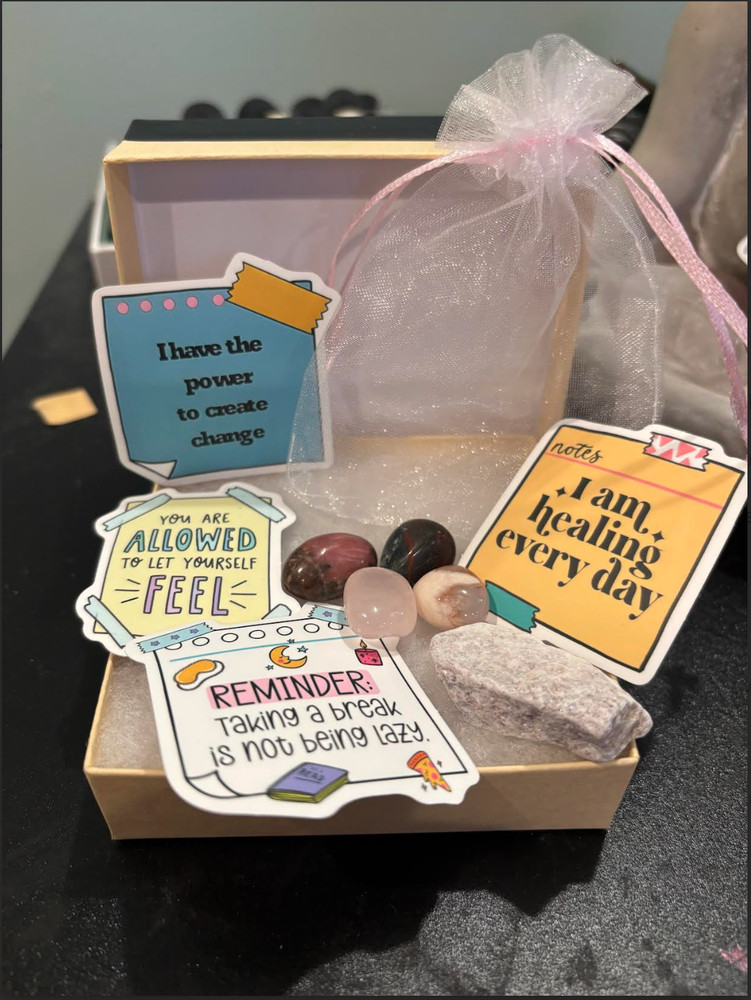 mystery boxes thrifted small box 5 items