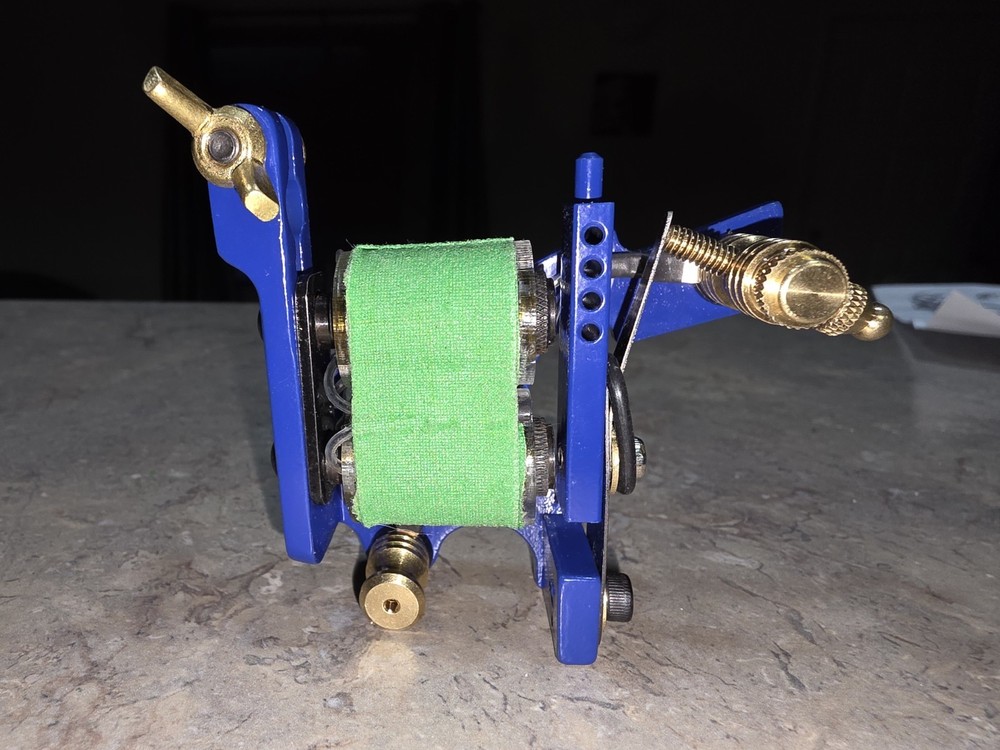 Lighting bolt tattoo machine