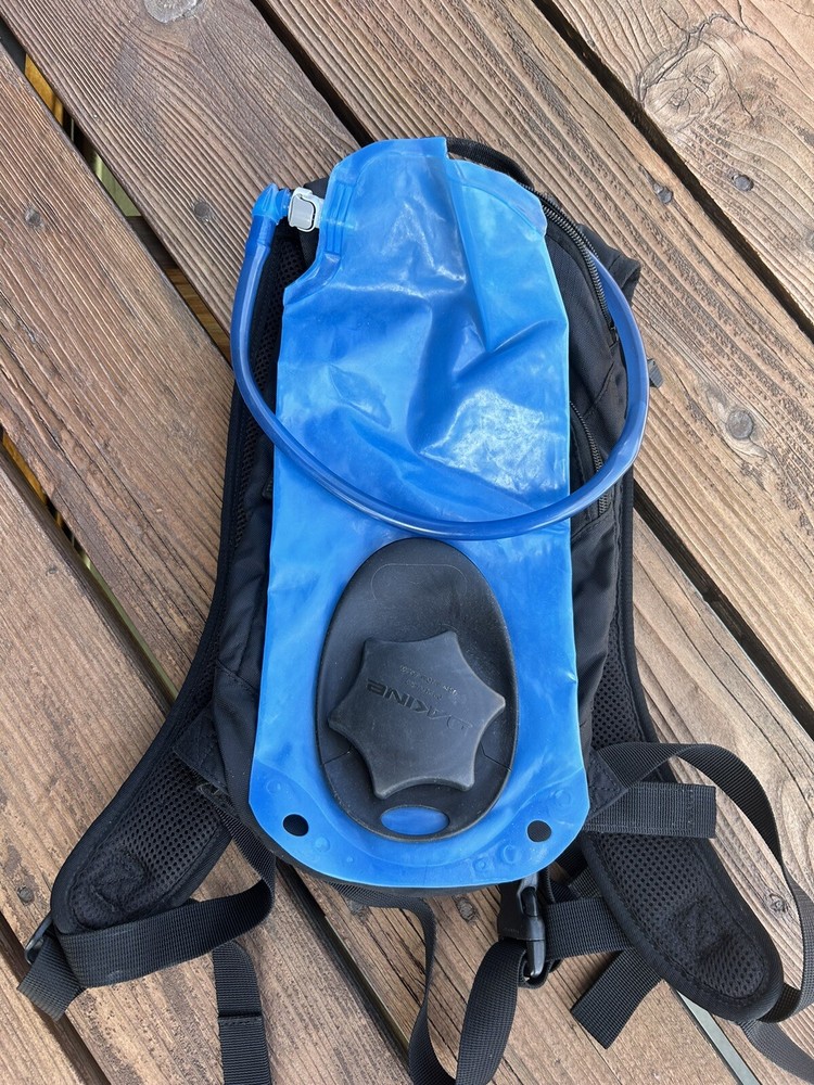 DAKINE Glacier Backpack With Water Bag