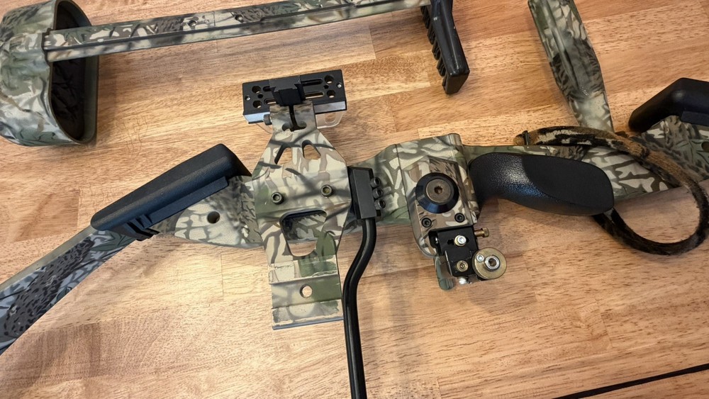 PSE Nova Compound Bow, Right hand, Mossy Oak Camo with CASE