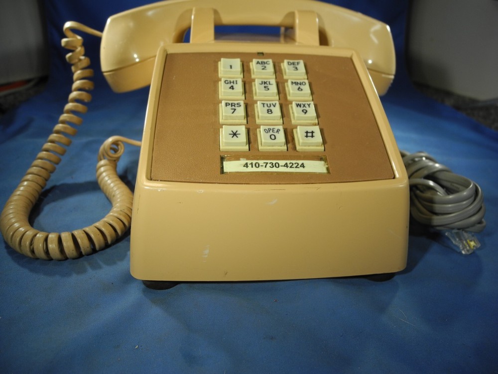 Radio Shack Beige Table Phone Push button - Very nice!