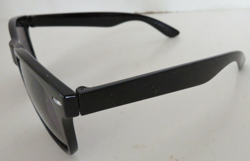 WHIMSICAL VACATIONS SUNGLASSES - Black Frames - New