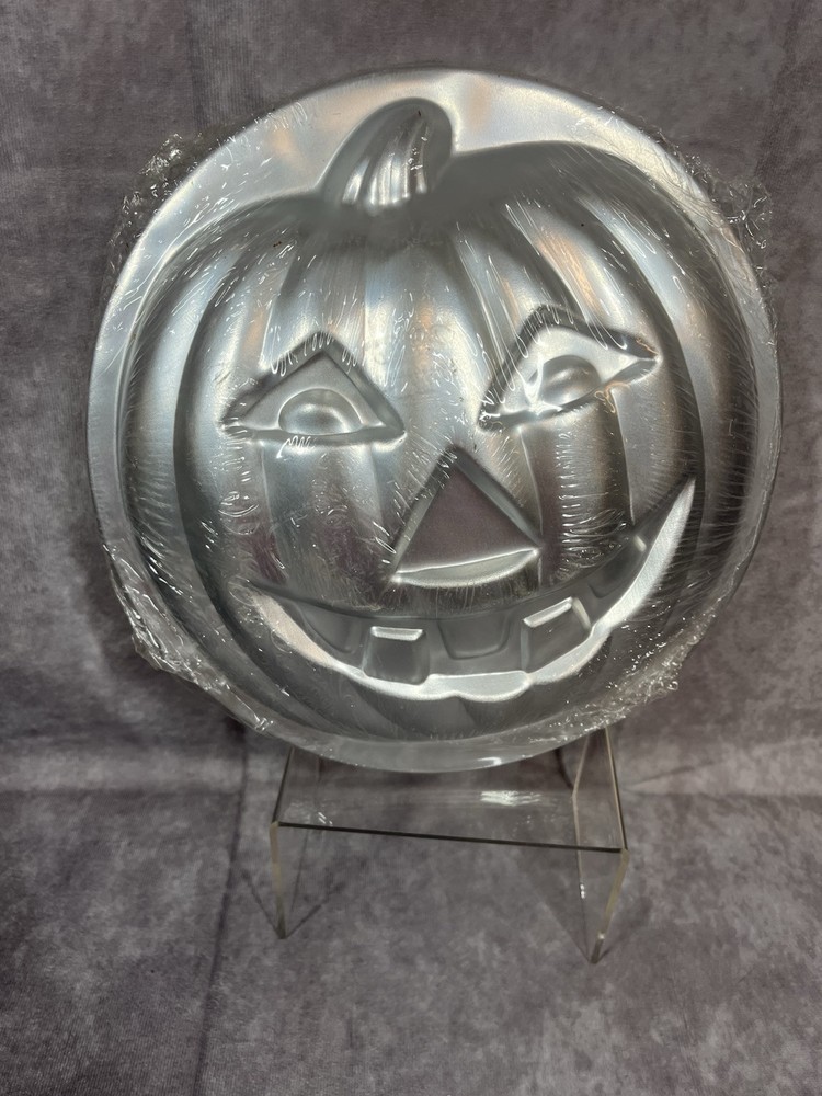 Wilton Multi-Pan Insert only - Jack O' Lantern 9" in Diameter Insert Only