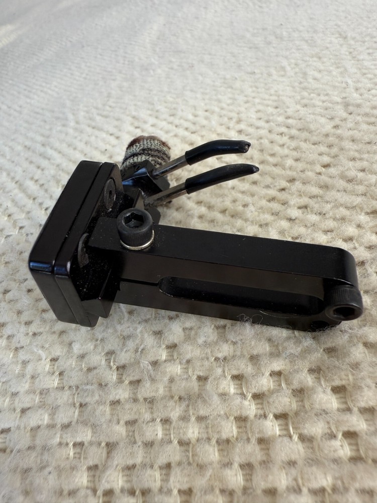 Cobra Archery Dual Prong Flipper Rest